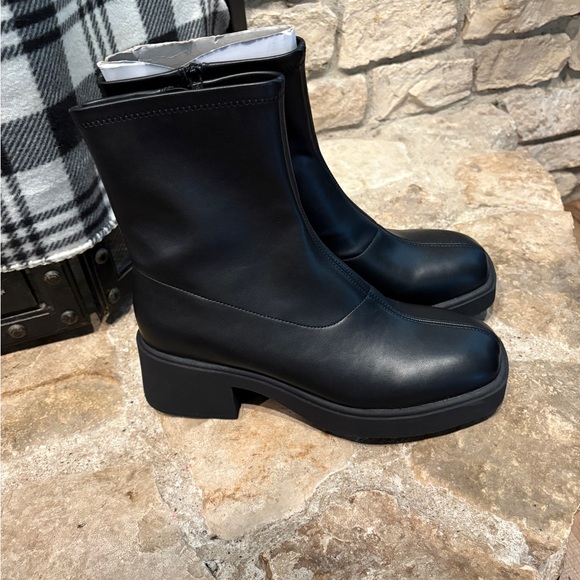 Black Women's Ankle Boots - Picture 1 of 4
